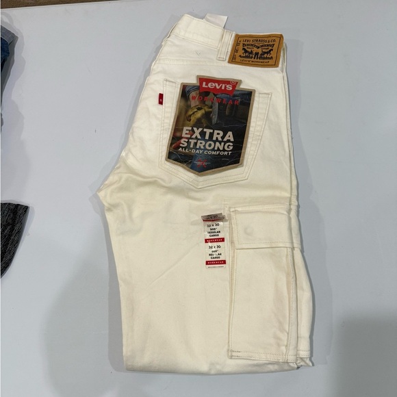Levi's Cream Relaxed Jeans Classic Style - Picture 1 of 4